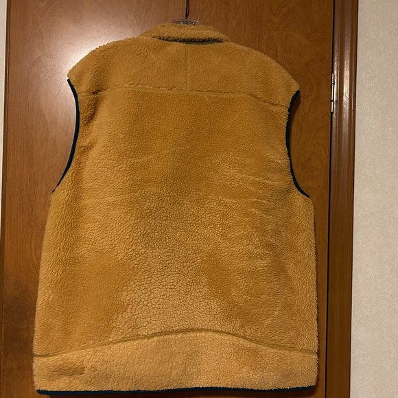 Patagonia Tan and Green Fleece Vest - Picture 7 of 9